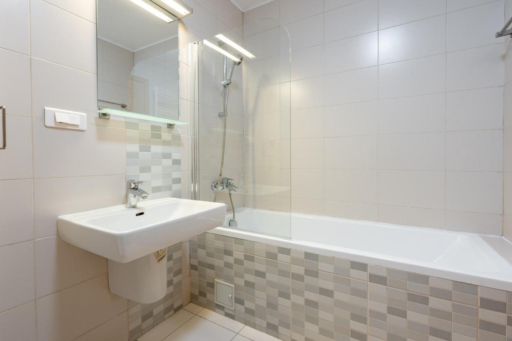 Lazynest - Modern Apartment With Parking & Balcony Bucarest Esterno foto