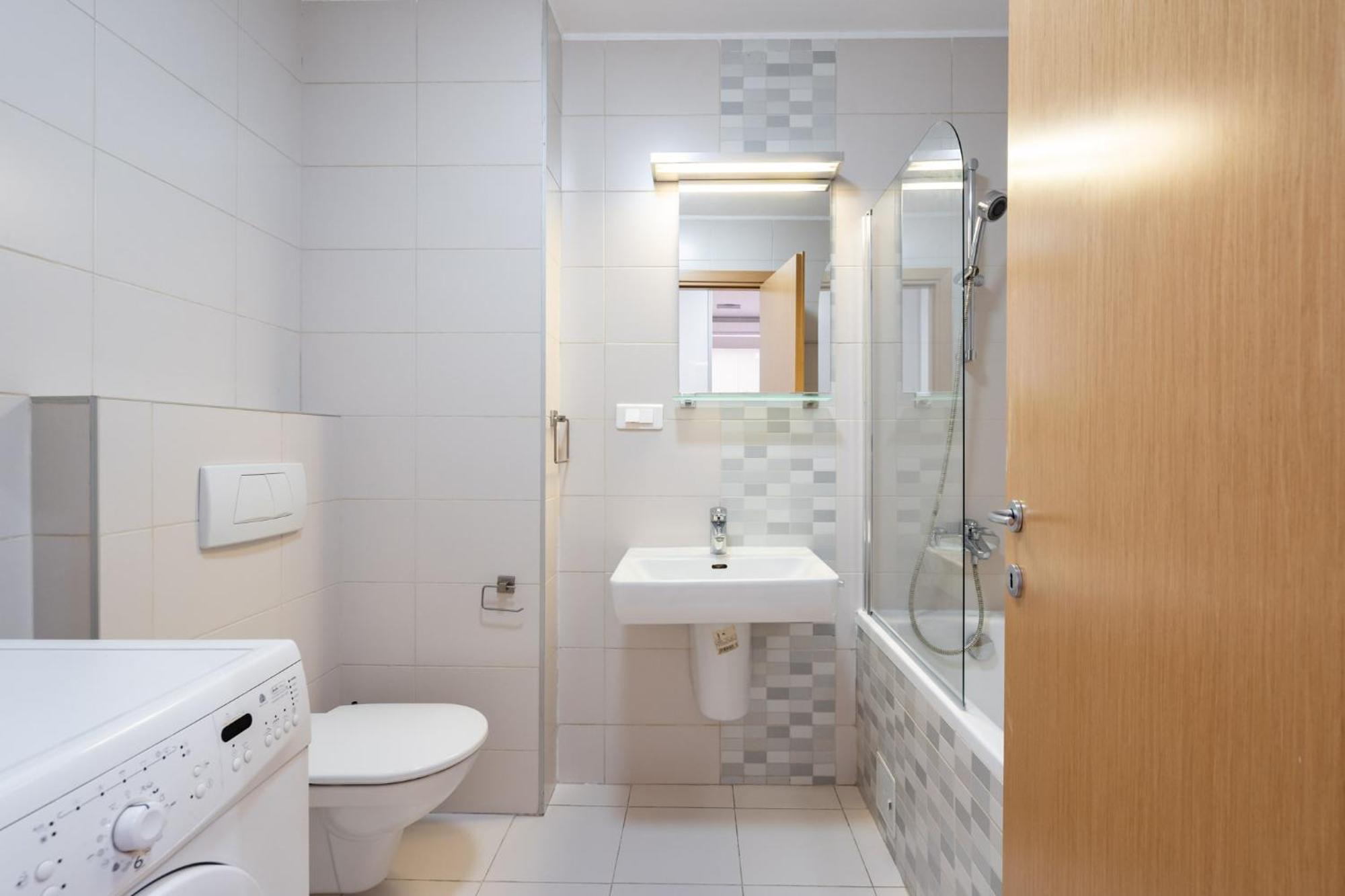 Lazynest - Modern Apartment With Parking & Balcony Bucarest Esterno foto